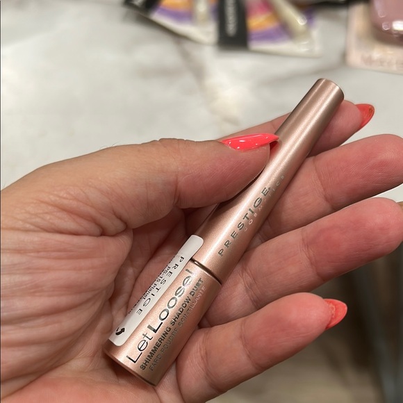 Clinique Gold Metallic Eyeshadow Stick - Picture 1 of 2